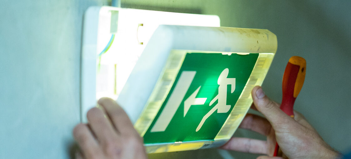 Waarom knippert noodverlichting? &#8211; de eventuele oorzaken